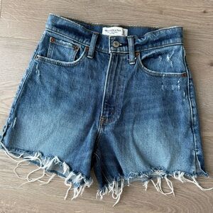 Abercrombie & Fitch Curve Love 4” Mom Short High Rise